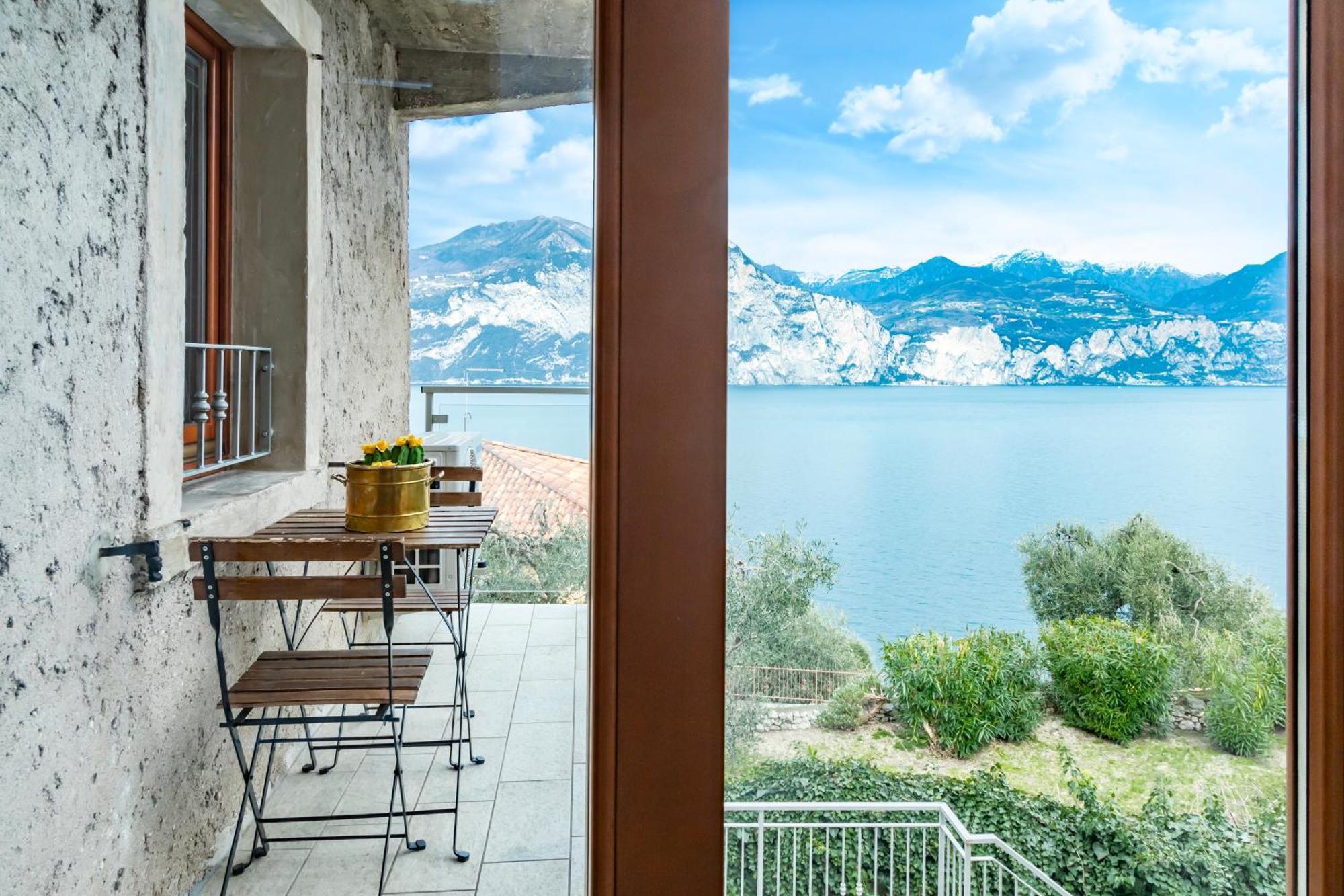 Ca De L'Angelon Aparthotel Brenzone sul Garda Luaran gambar