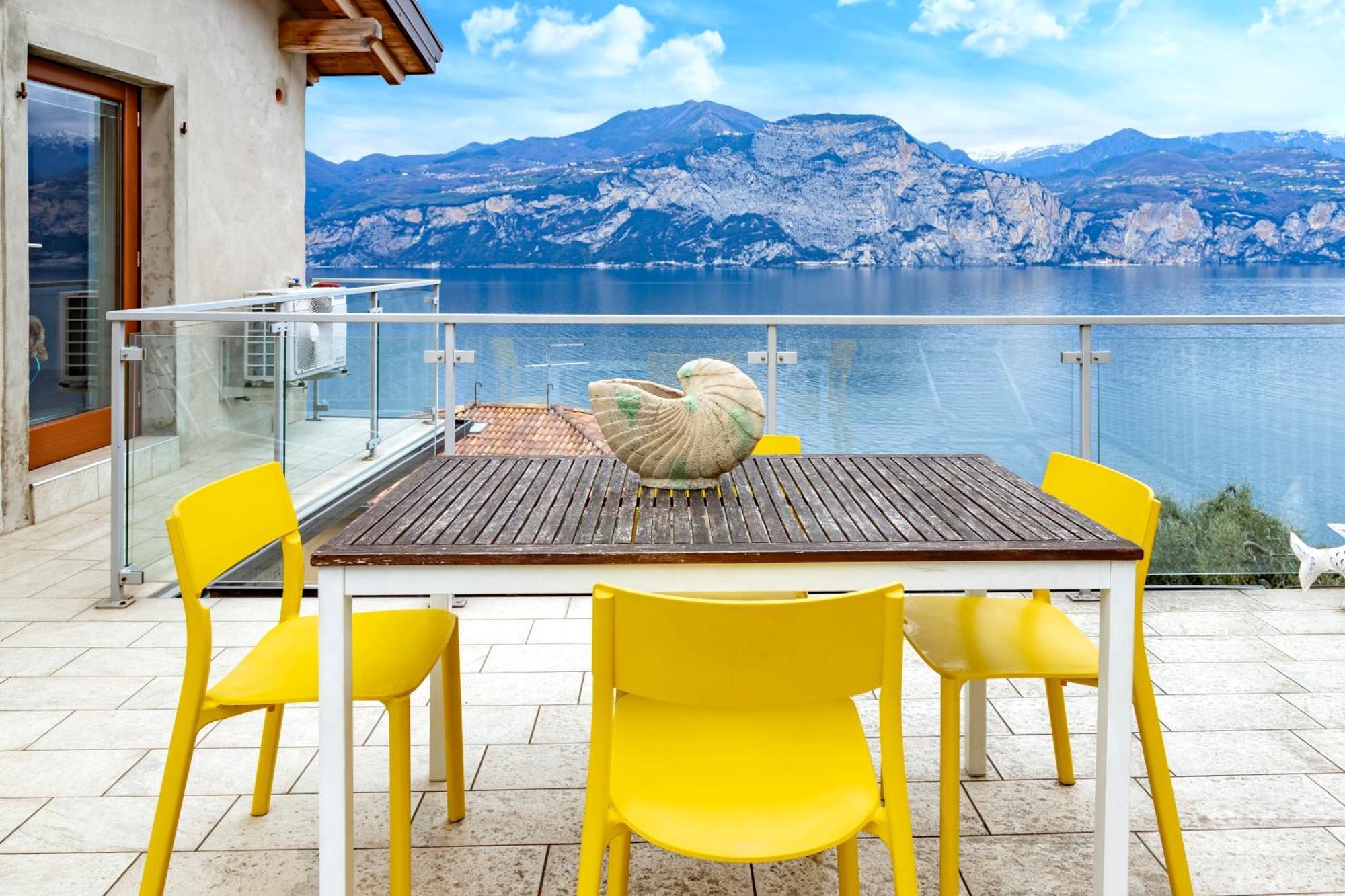 Ca De L'Angelon Aparthotel Brenzone sul Garda Luaran gambar