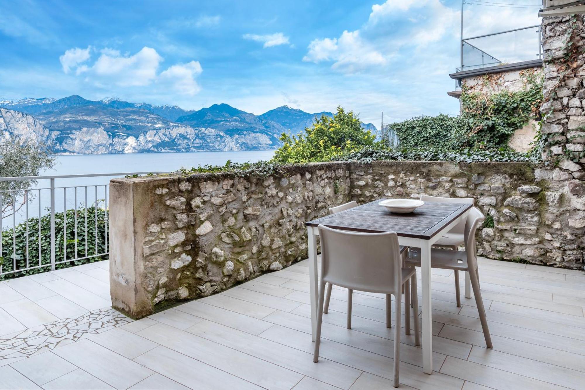 Ca De L'Angelon Aparthotel Brenzone sul Garda Luaran gambar