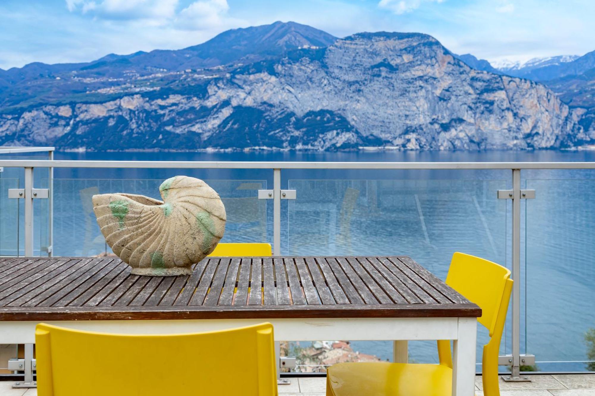 Ca De L'Angelon Aparthotel Brenzone sul Garda Luaran gambar