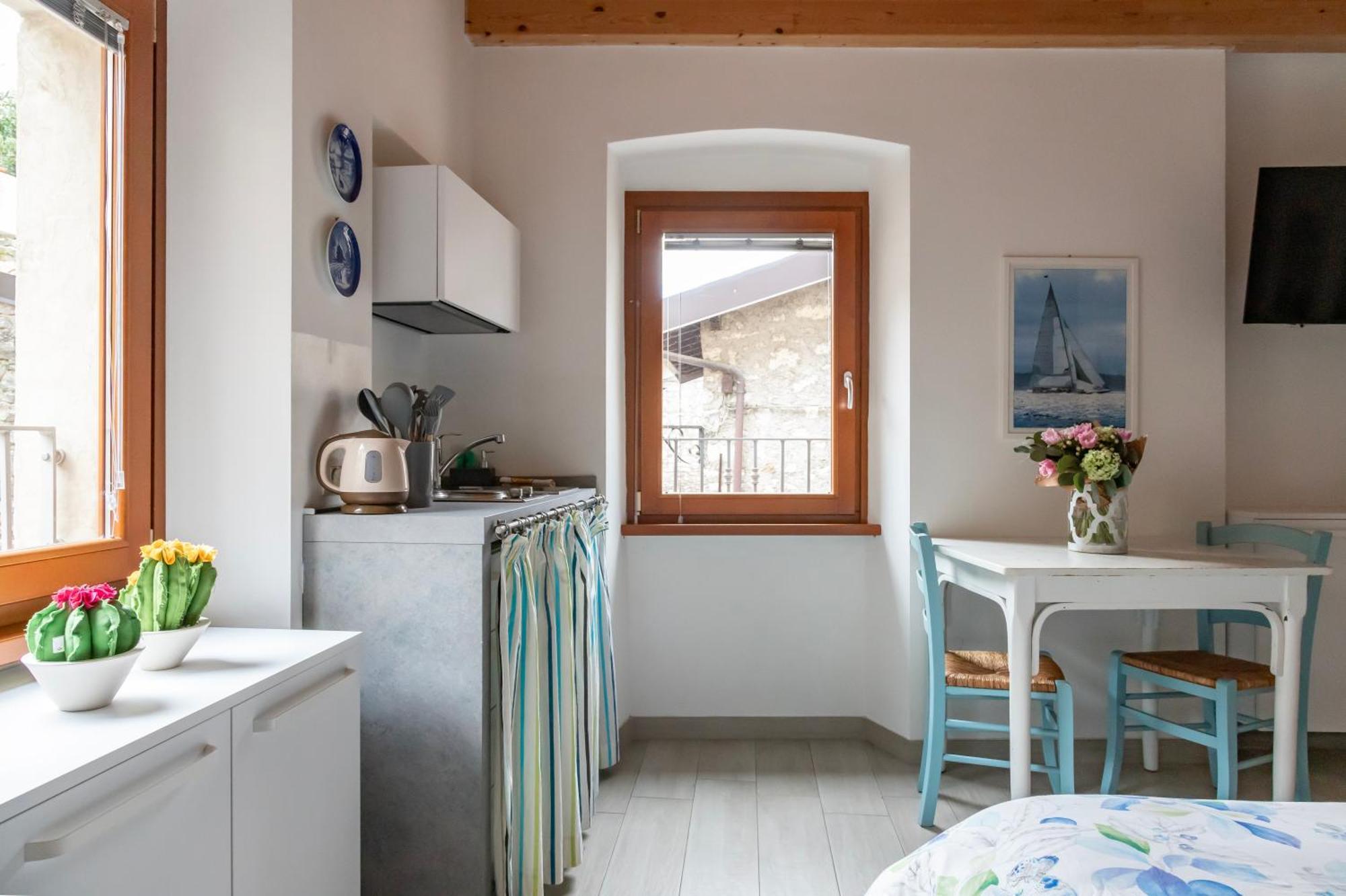 Ca De L'Angelon Aparthotel Brenzone sul Garda Bilik gambar